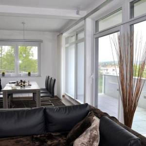 Einfamilienhaus-weiss-Fenster-anthrazitgrau-Marko-5_original